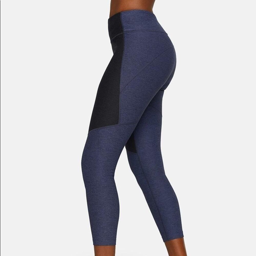 Outdoor Voices Two Tone Colorblock Navy Black 3/4 Leggings Size Small